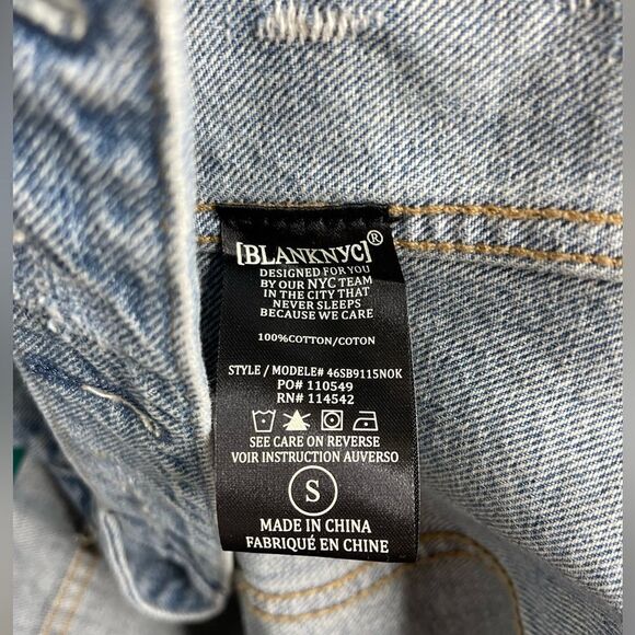 BLANK NYC Women’s Distressed Denim Jean Jacket sz small - Picture 4 of 4